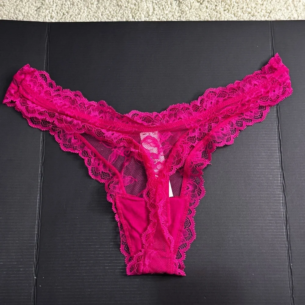 NWT Victoria's Secret Panty M Thong